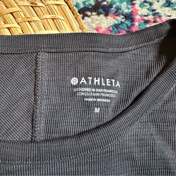 Athleta Asymmetric Hem Short Sleeve Tee Womens Medium - Picture 2 of 6